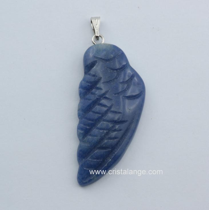 Decouvrez le pouvoir des pierres en lithotherapie avec ce pendentif aile d'ange avec quartz bleu pierre gemme naturelle