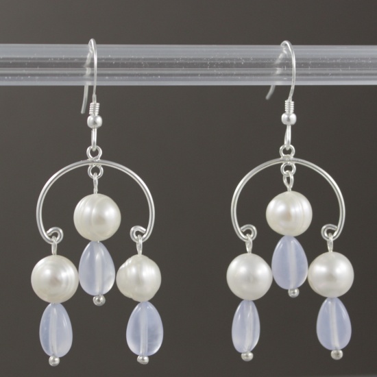 Bela chalcedony and pearl earrings