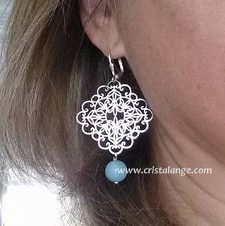 Arabesque earring with semi precious stone