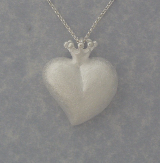 Heart and crown 2,5 pendant with chain