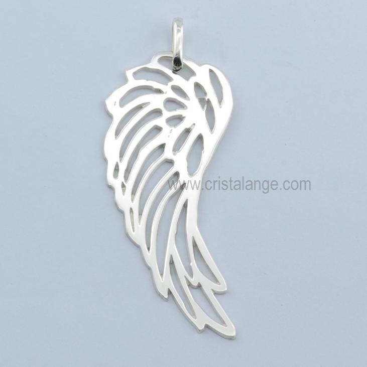 Silver detailed angel wing pendant