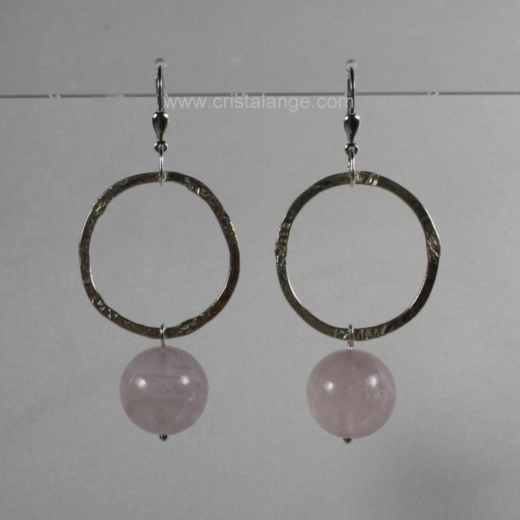 Discover our range of healing with gemstones jewellery like these earrings with a bead of rose quartz, natural semi precious stone