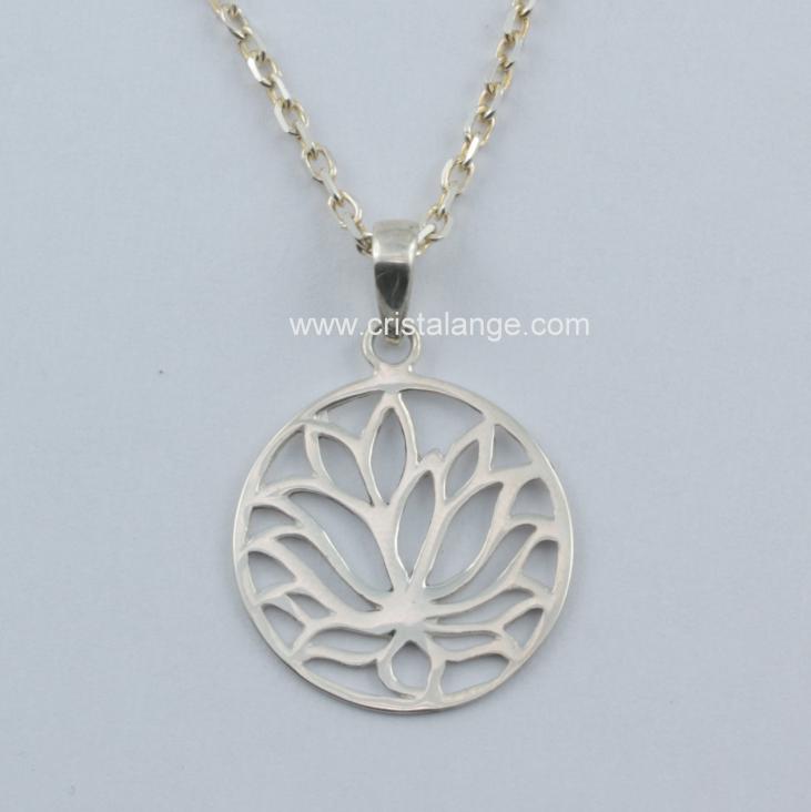 Discver our range of spiritual jewels in silver, then this lotus flower necklace, symbol of serenity, purity and awakening. A nice gift idea.