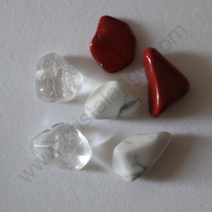Rock crystal, red jasper and howlite (tumbled stones)
