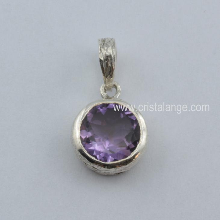 Discover the healing power of stones with this amethyst, purple semi precious stone pendant