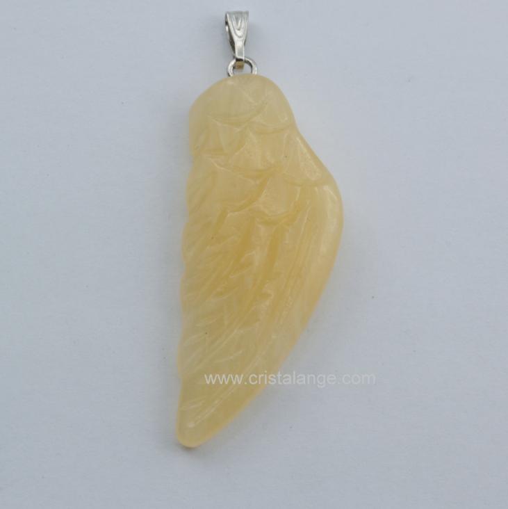 Decouvrez le pouvoir des pierres en lithotherapie avec ce pendentif aile d'ange en calcite, pierre gemme naturelle jaune