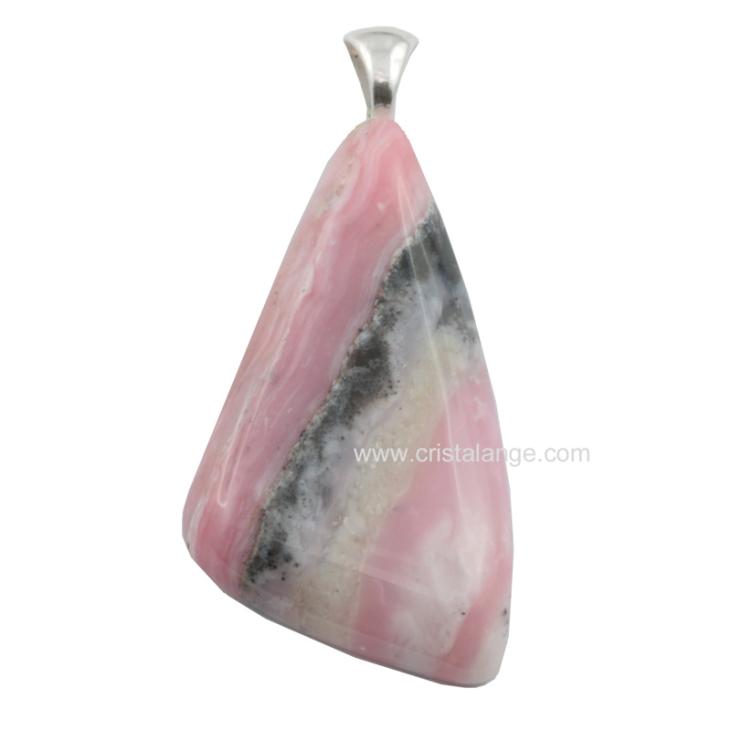 Découvrez le pouvoir énergétique des pierres en lithothérapie avec nos pendentifs en pierre semi précieuse, ici une opale rose des Andes.
