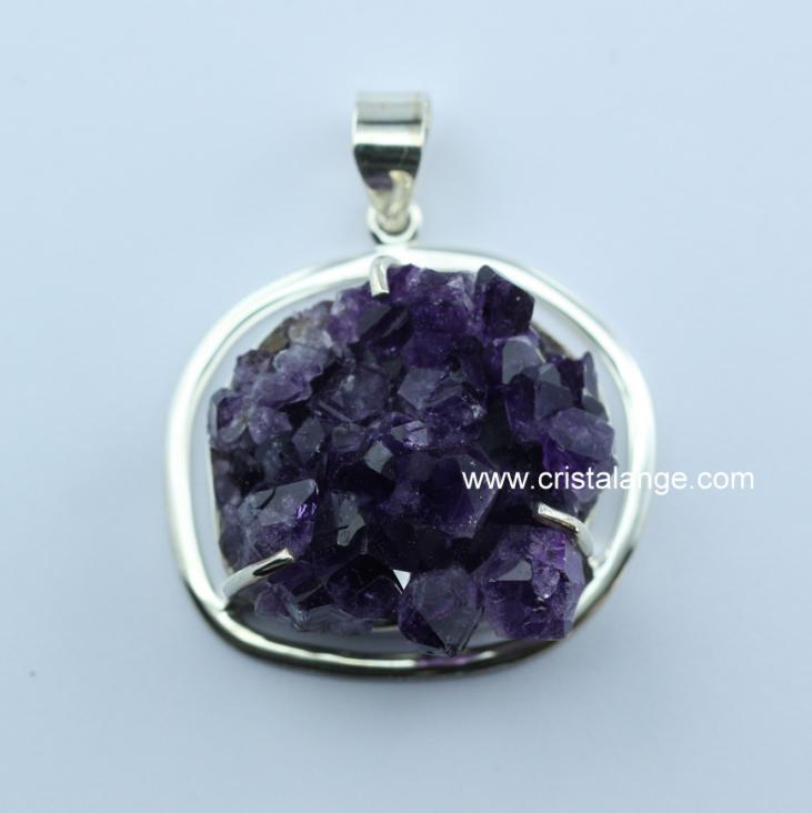 Découvrez le pouvoir des pierres en lithothérapie avec nos pendentifs en pierres naturelles, ainsi ce pendentif en améthyste pierre violette, et bien d'autres sur le site de vente en ligne de bijoux pierres Cristalange.com