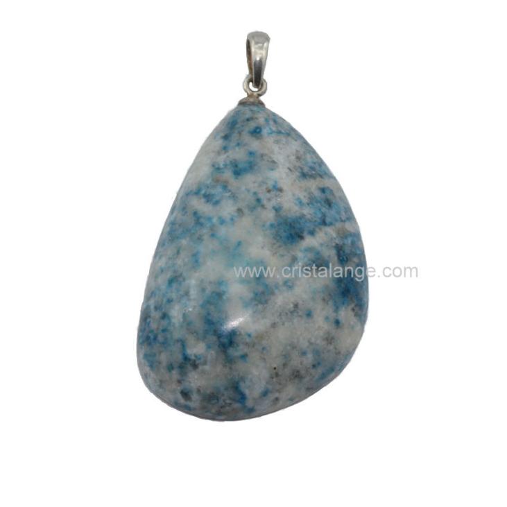 Découvrez le pouvoir des pierres fines naturelles en lithothérapie ainsi la Haüyne, pierre bleue de la famille des silicate, pierre rare sous forme de pendentif que vous propose la boutique Cristalange.